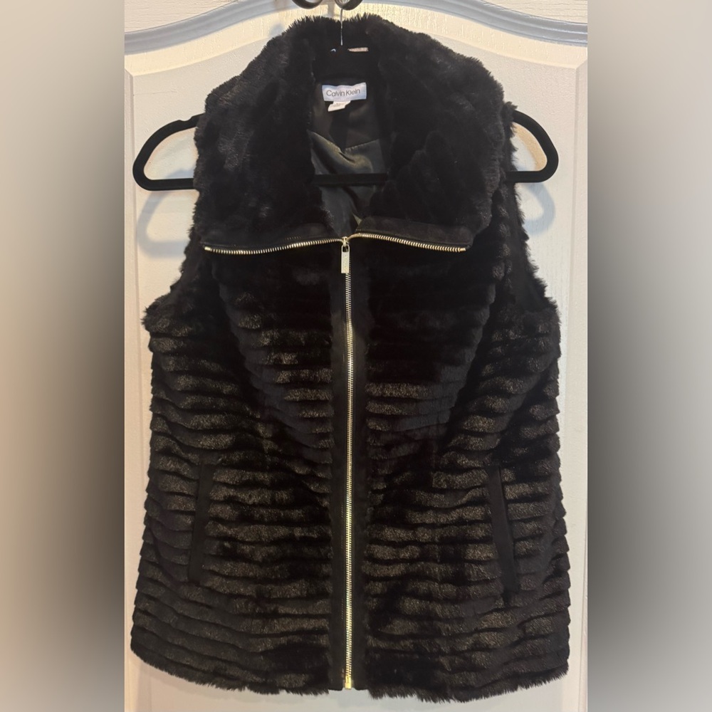 CALVIN KLEIN Faux Fur Sleeveless Vest Black Small